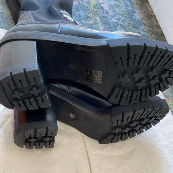 Like new Tory Burch Preston Lug Sole Boot size 9 - Picture 3 of 5